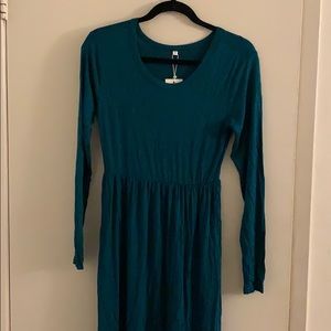 Maxi dress with sleeves and pockets